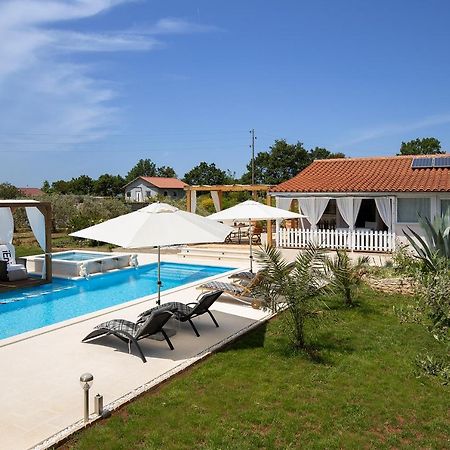 Holiday House Bilos วอดิยัน ภายนอก รูปภาพ