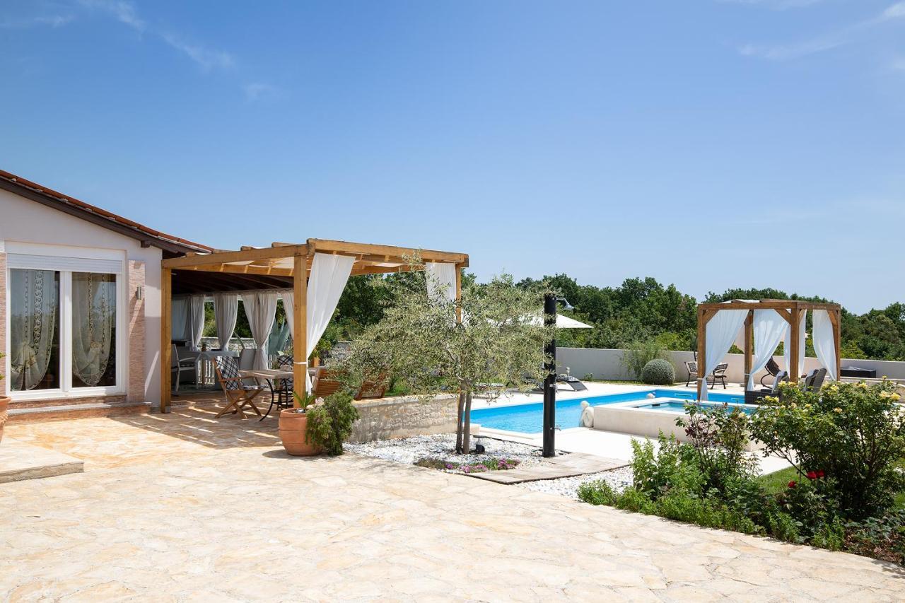 Holiday House Bilos วอดิยัน ภายนอก รูปภาพ