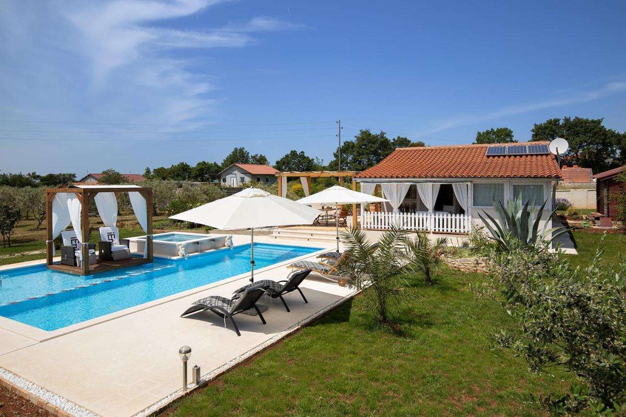 Holiday House Bilos วอดิยัน ภายนอก รูปภาพ