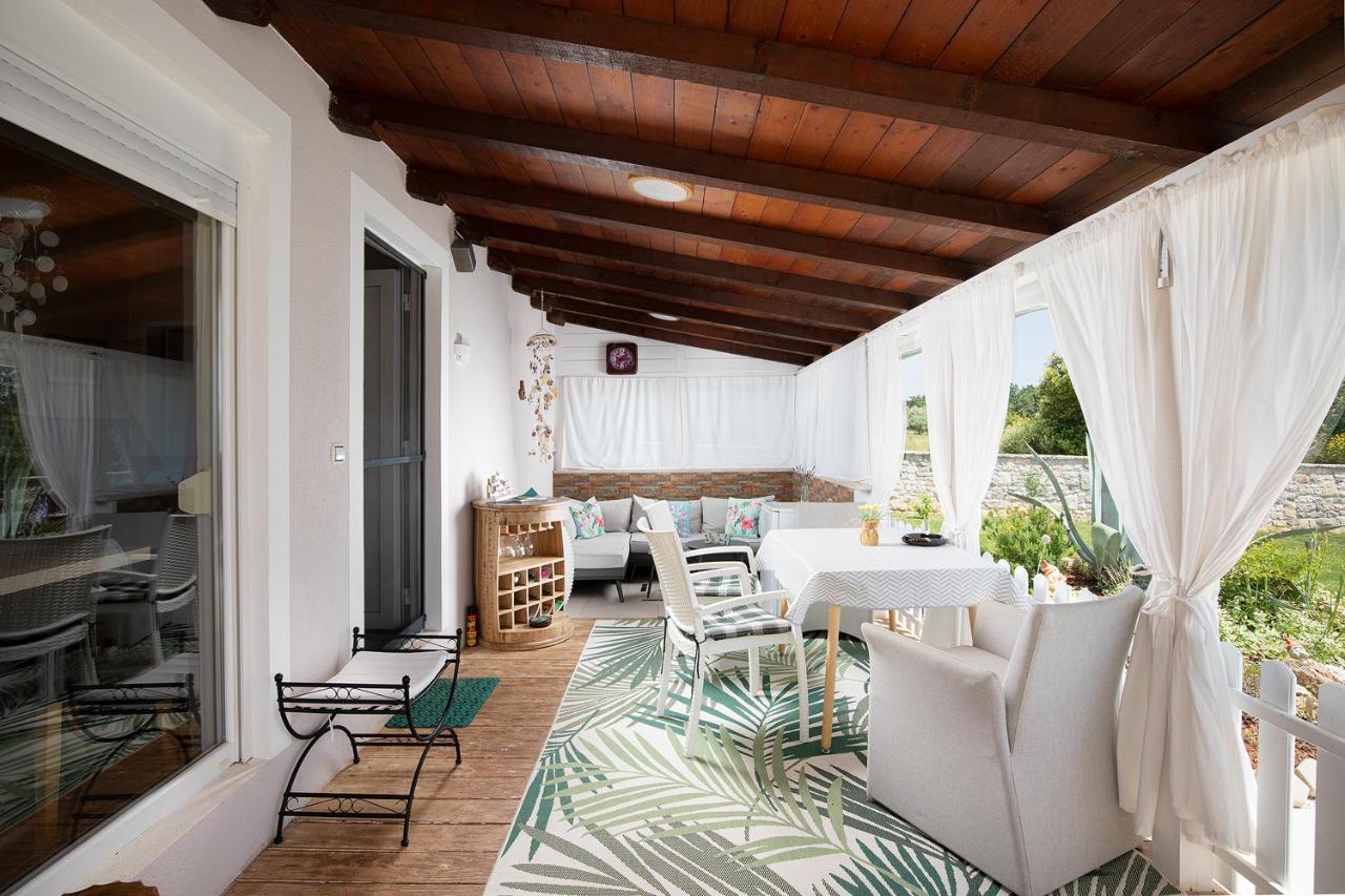 Holiday House Bilos วอดิยัน ภายนอก รูปภาพ