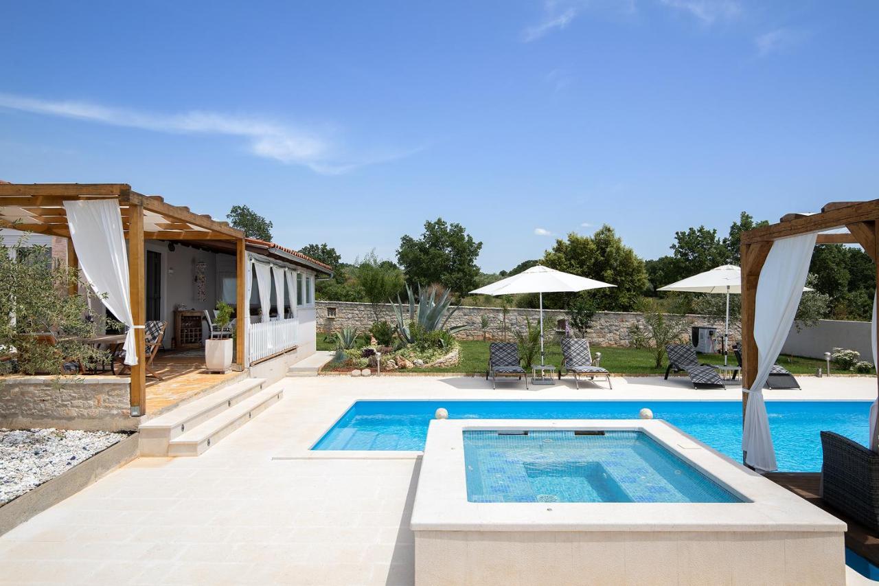 Holiday House Bilos วอดิยัน ภายนอก รูปภาพ