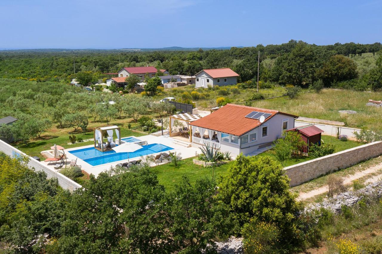 Holiday House Bilos วอดิยัน ภายนอก รูปภาพ