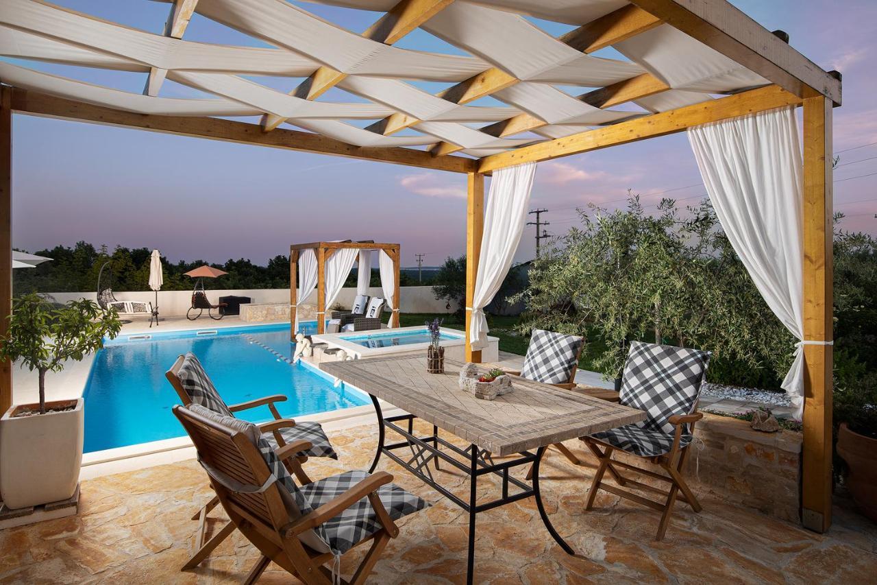Holiday House Bilos วอดิยัน ภายนอก รูปภาพ
