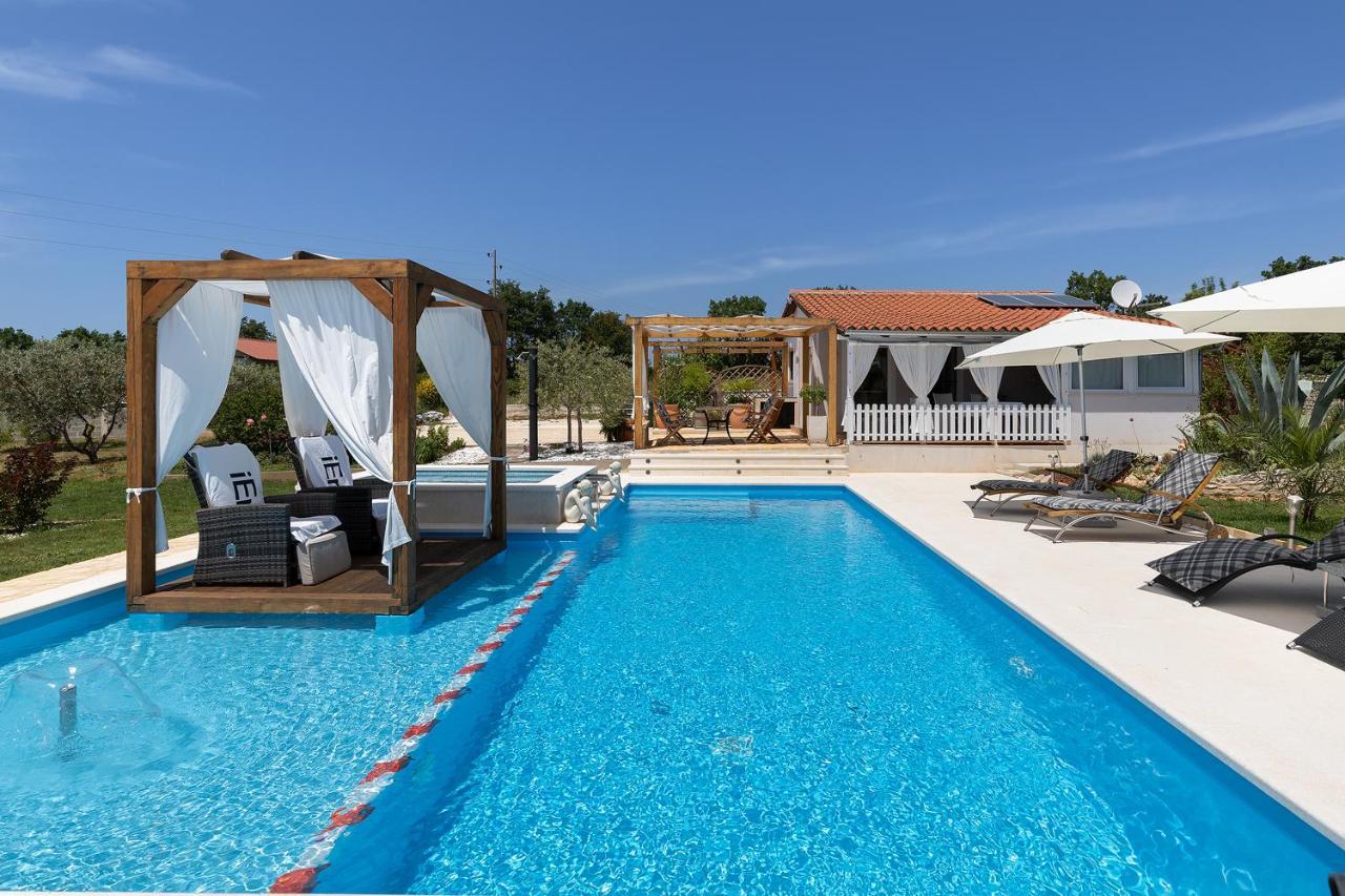 Holiday House Bilos วอดิยัน ภายนอก รูปภาพ